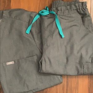 FIGS Graphite Scrub Set Size Small Yola & Catarina